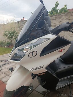 Maxiskútr Kymco Downtown 125 - 3