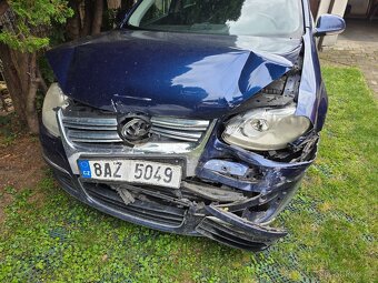 Vw Golf po celnim narazu - 3