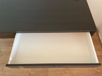 Prodám psací stůl IKEA Micke - 3