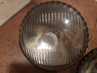 Moskvič 402 světla - 3