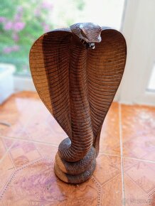 dřevěná vyřezávaná velká kobra - 3