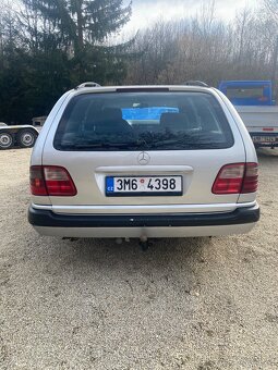 Mercedes E 290TD - 3