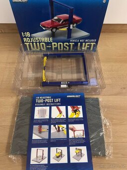 1:18 Two Post Lift - Greenlight - 3