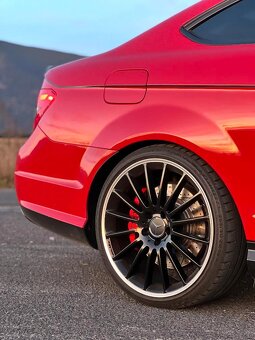 Mercedes-Benz C63 AMG Coupé-487hp–AMG Performance/Drivers pc - 3
