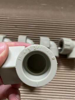 Nová PPR kolena 25 x 3/4" - vnitřní, vnější kovový závit - 3