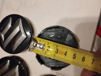 Krytka středu kola se znakem Suzuki Černá - 3