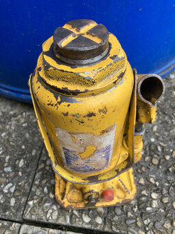 Hever, hydraulický zvedák panenka za 700 kč - 3