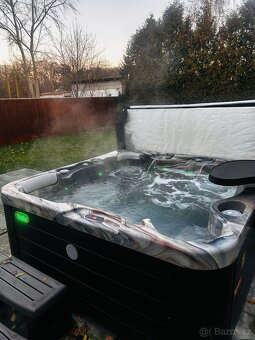 Akrylátová výřivka - 3