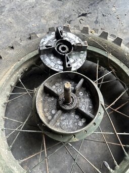 Predám zadní kolo + brzdový štít YAMAHA XT 600 - 3