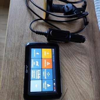 Prodám GPS auto navigaci Mio Spirit - 3