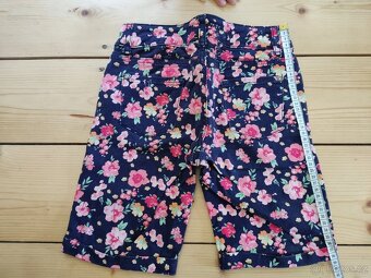 Dívčí kraťasy velikost 134 - 3