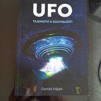 Šest knih dokumenty o UFO - 3