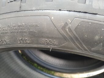 Prodám nové zimní pneu GoodYear UG 235/45 R20 - 3