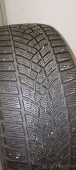 Zimní pneu GOODYEAR 245/45 R20 - 3