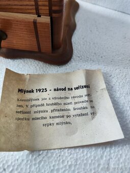 Starožitný mlýnek na kávu - 3
