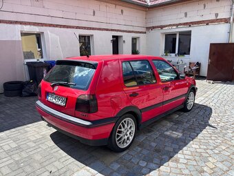 Volkswagen Golf - 3