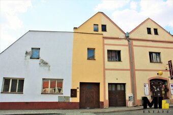 Prodej rodinného domu o velikosti 270 m2 na pozemku 833 m2 v - 3