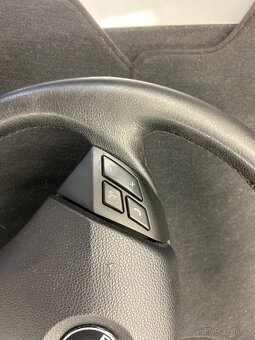 Volant bmw e60 e61 s funkcni drzeni v pruhu - 3