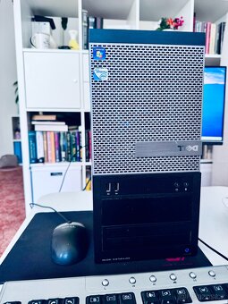 Dell PC, monitor, klávesnice, myš a WiFi router Asus, SSD - 3