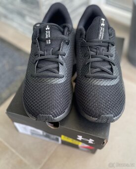 Dámské sportovní tenisky Under Armour 39 - 3