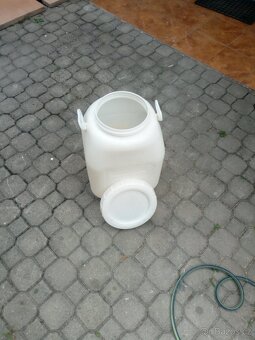 Plastové sudy o obsahu 55 litrů - 3