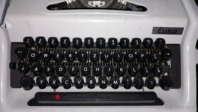 Kufříkový psací stroj ERIKA M110 - 3