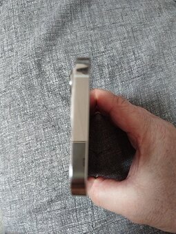 iPhone 13 Pro 128 GB v bílé barvě - 3