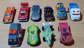 Sbírka autíček Hot Wheels, burák a jiné. - 3