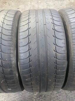 225/40R18 - 3