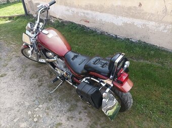 Suzuki VS 800 Intruder - 3