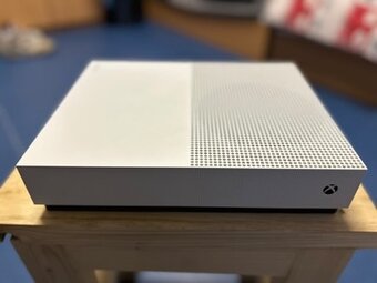 Xbox One S 1TB (All-Digital) - 3