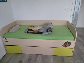 Postel se šuplíky - 3