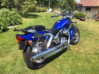 Suzuki VZ800 Marauder, krásné chromy - 3