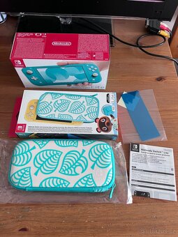 Nintendo Switch Lite v záruce + Pokémon v TOP stavu - 3