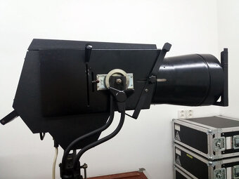 Follow Spot 2000W halogen - divadelní boďák - 3
