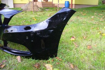 Prodám přední nárazník na BMW Z4 kabrio E 89, černý, odřený. - 3