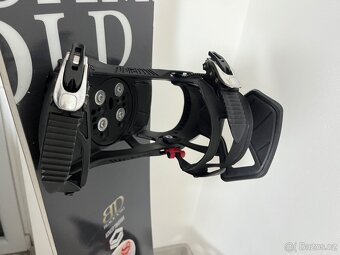 Prodám odlehčený snowboard FTWO 138cm s moderním vázáním. - 3