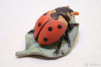 Beruška na listu - Royal Dux  - 3