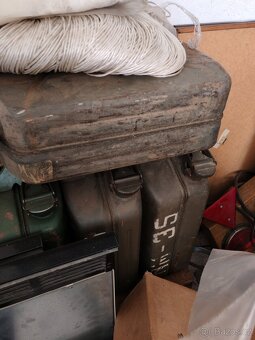 Použitý plechový kanystr - objem 20 litrů - více kusů - 3