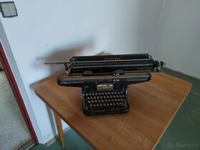 Historický psací stroj Continetal - 3