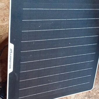 Solární panel na rtk stanice mammotion - 3