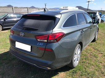 Hyundai i30 kombi 1,5 DPi, POJAZDNÉ, 2022, 23tkm - 3