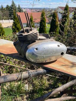 Predam motor na Jawa 250/353 kyvačka - 3