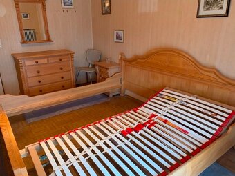 Masivní manželská postel s rožty - 3