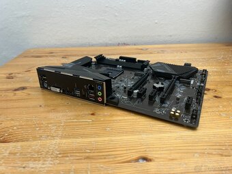 GIGABYTE B550 GAMING X V2 Socket AM4 ,funkční,Záruka - 3