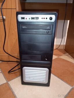 2X PC sestava s monitory - 3