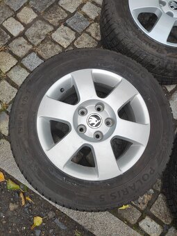 Prodám orig alu 15 škoda Octavia 2 5x112 ET 47 zimní pneu - 3