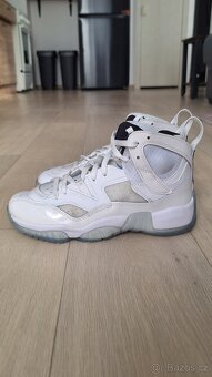 Air Jordan Jumpman Two Trey - 3