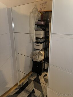 Bytový nábytek, skříně, stoly, komody , doplňky - 3