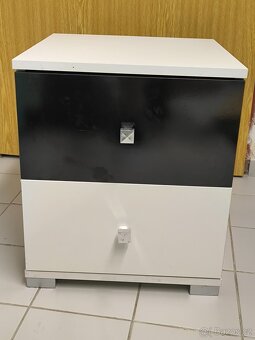 Komoda + dva noční stolky - 3